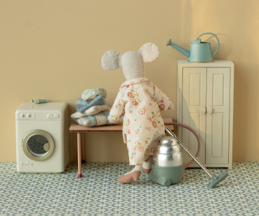 Preview: Szene mit Maileg Kleiderschrank