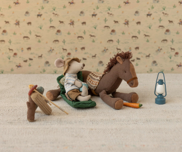 Preview: Szene mit Maileg Maus Wanderer