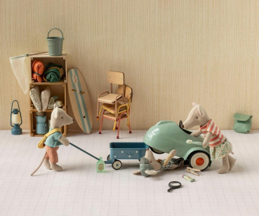 Preview: Szene mit Maileg Maileg kleiner Bruder Maus mit Tasche