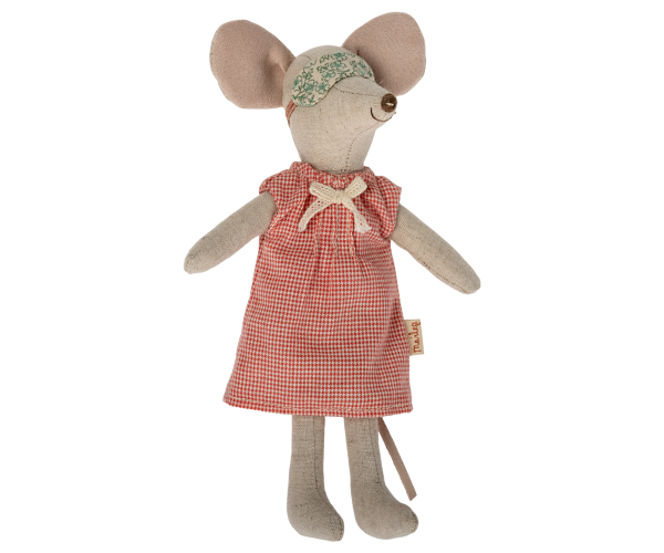 Maus Mama bekleidet mit dem Nachthemd