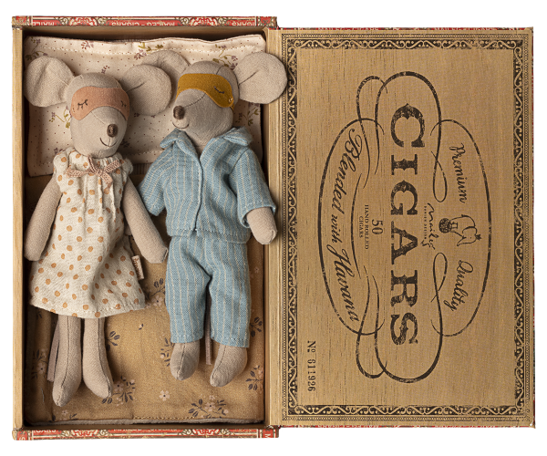 Maileg Mama und Papa Maus in der Zigarrenbox